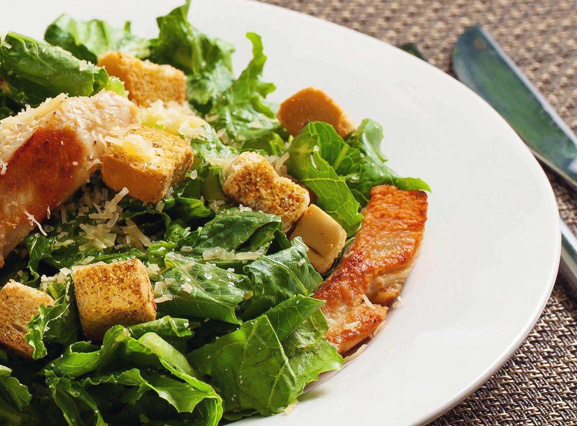 Sites Hotel Medellín Exterior foto Caesar salad