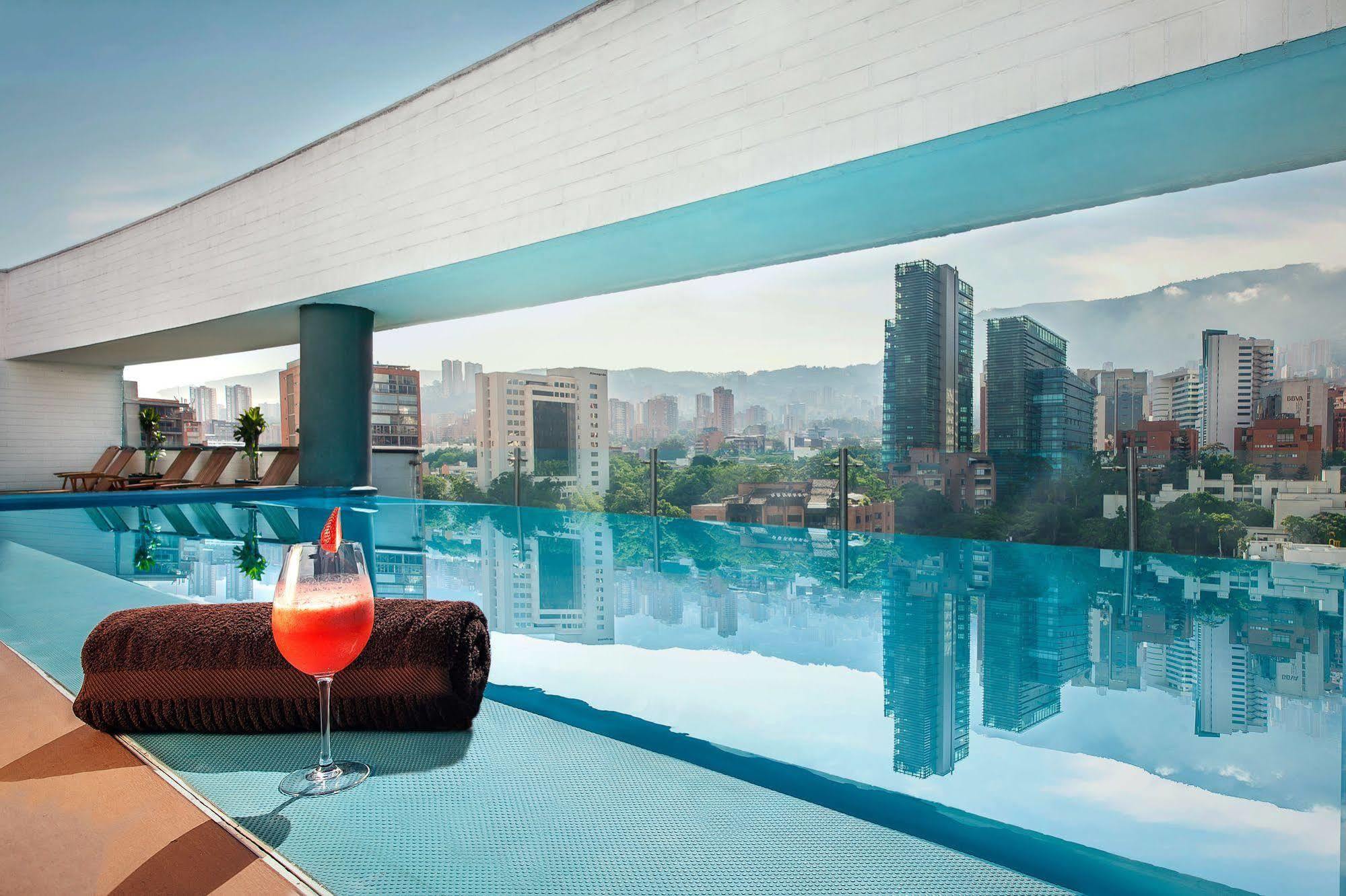 Sites Hotel Medellín Exterior foto View from the rooftop pool