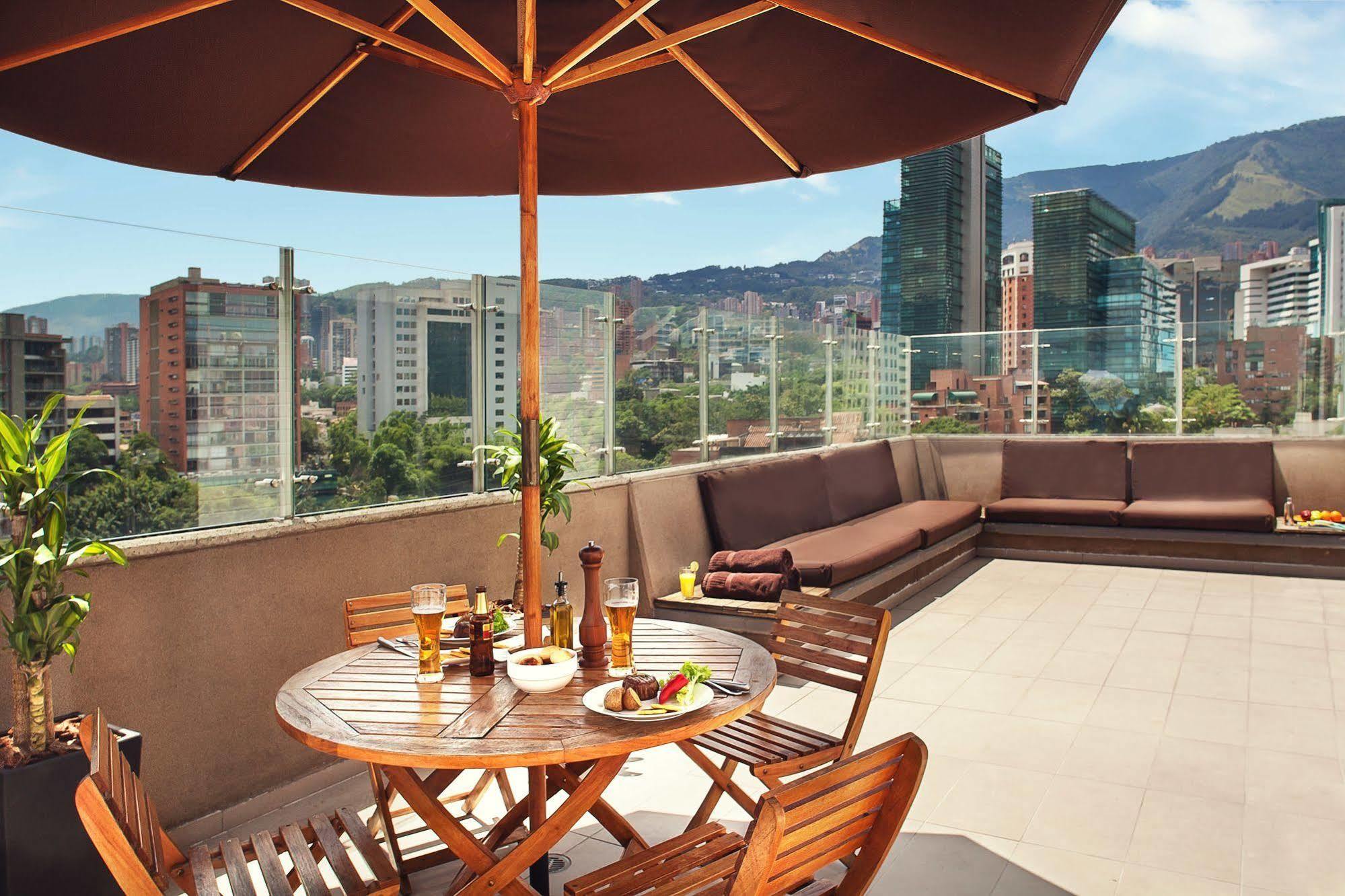 Sites Hotel Medellín Exterior foto A patio