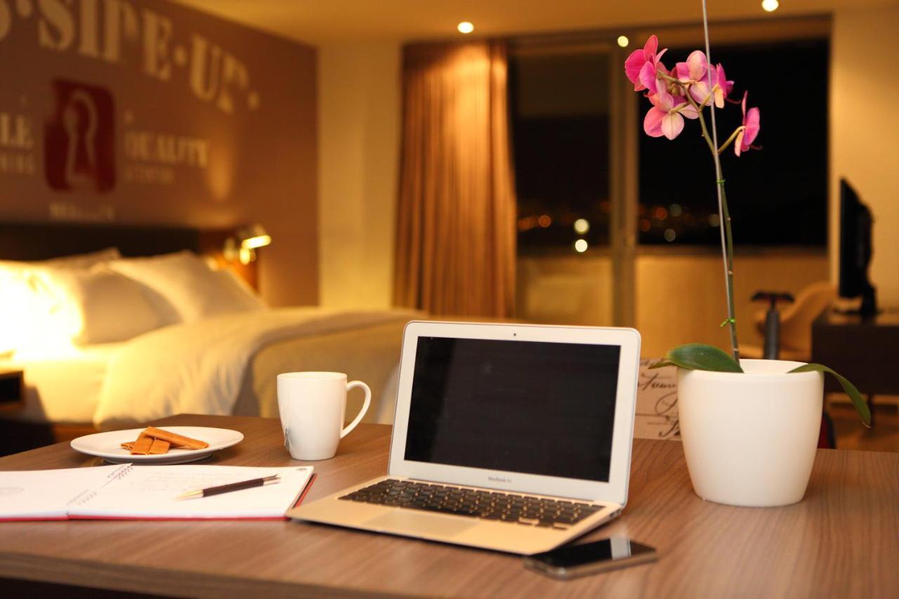 Sites Hotel Medellín Exterior foto A laptop computer